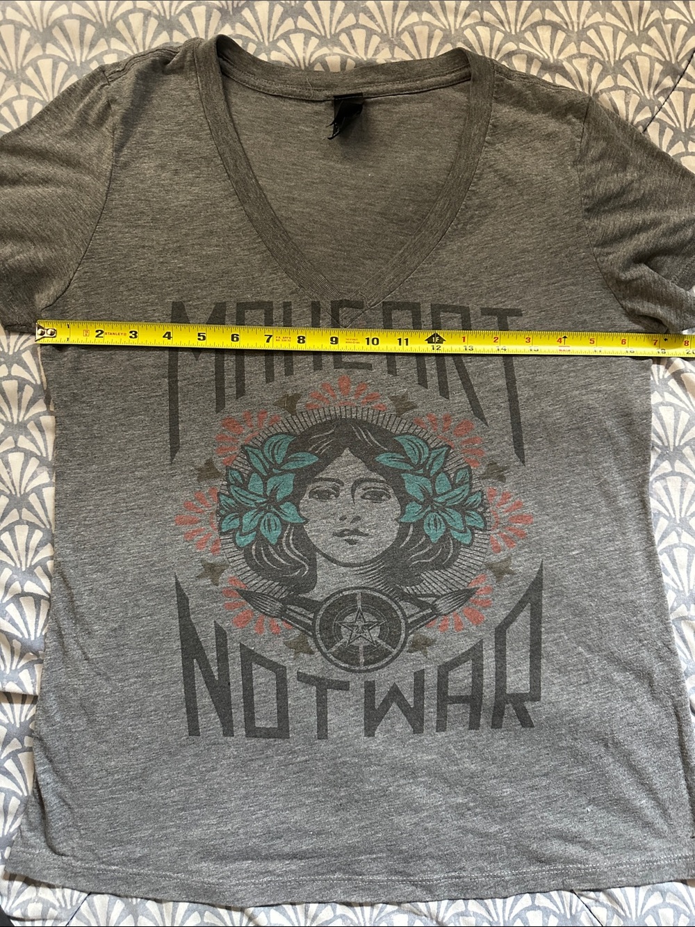 Women's T-Shirt Size Large Obey Make Art Not War - Picture 3 of 7